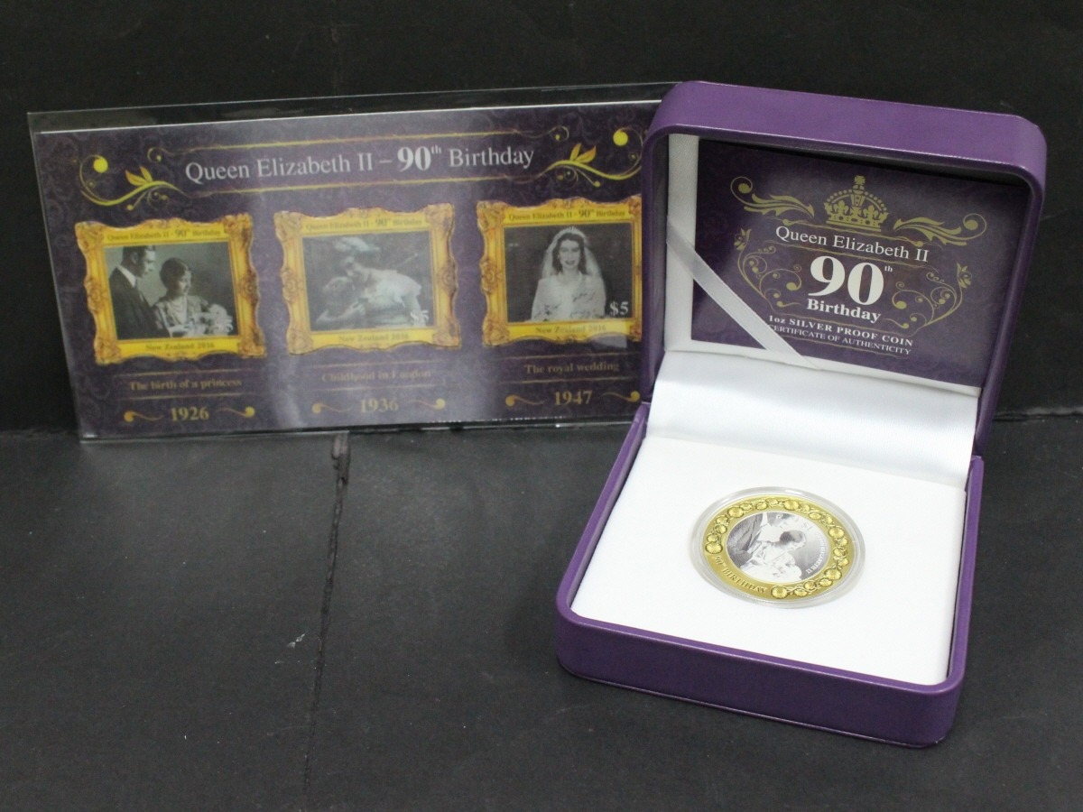 뉴질랜드 2016년 엘리자베스 여왕 탄생 90주년 기념 금도금 은화 (홀로그램 우표 포함)
