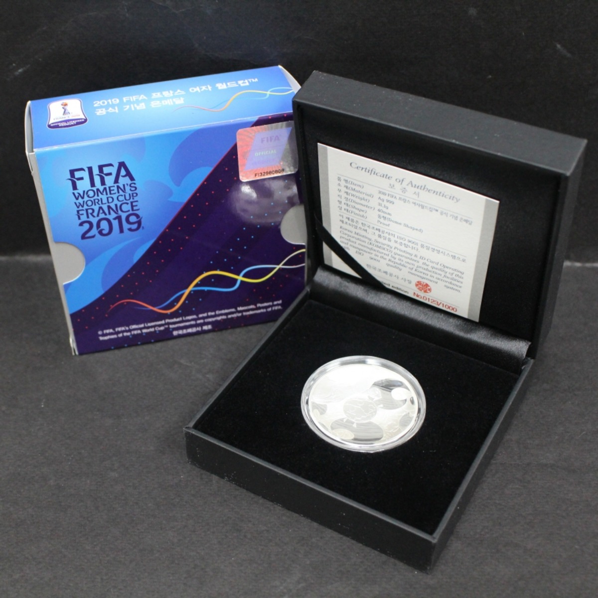 한국조폐공사 2019년 프랑스 여자 FIFA 월드컵 기념 돔형태 은메달