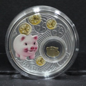 니우에 2014년 행운의 돼지 &amp; 네잎 클로버 은화 (금도금 돼지 모형 삽입)