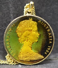 호주 1984년 2센트 금도금/에나멜 마감 처리 - 주화로 만든 목걸이