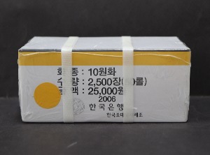 한국 2006년 10원 (십원) 신권 - 50롤 (2,500개) 들이 박스 관봉 (50개 들이 롤 * 50개)