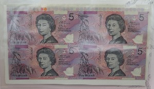 호주 1996년 5달러 폴리머 지폐 4장 연결권 미사용 (오리지날 은행권 첩 포함)